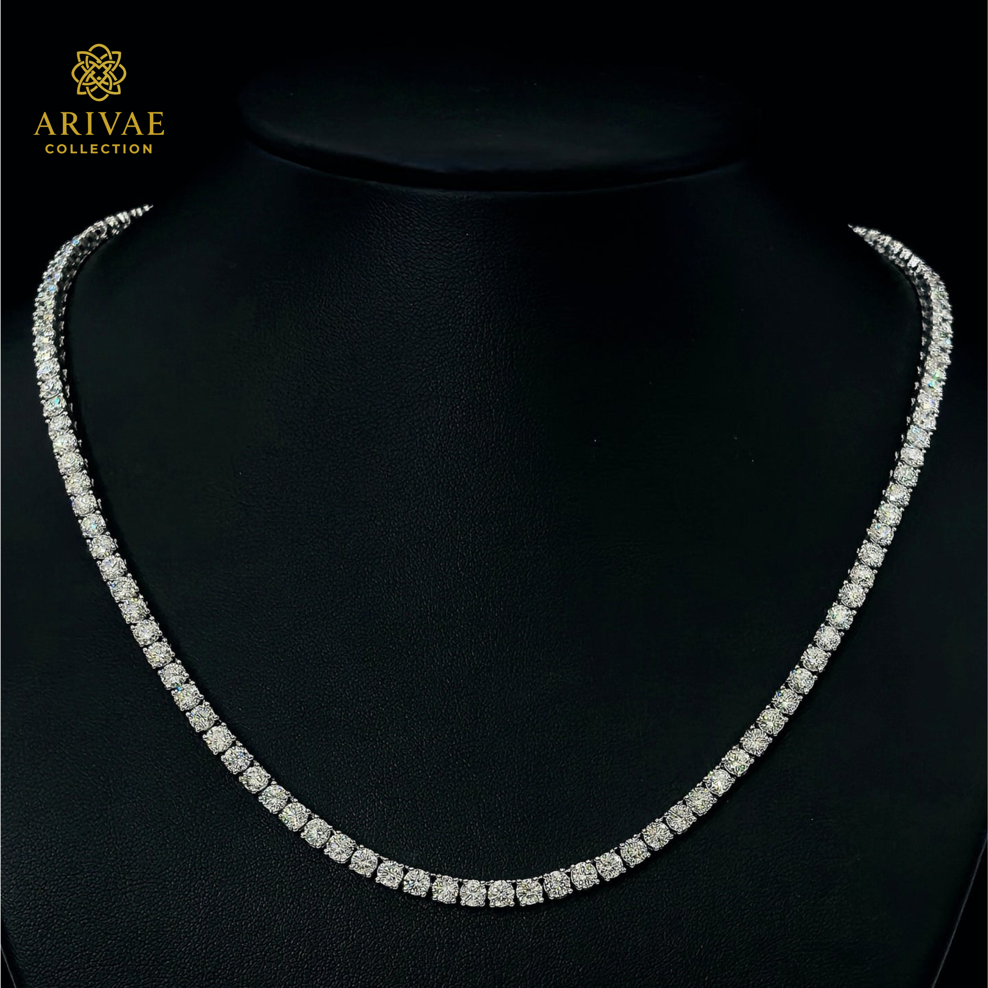 Arivae Round Brilliant Diamond Necklace